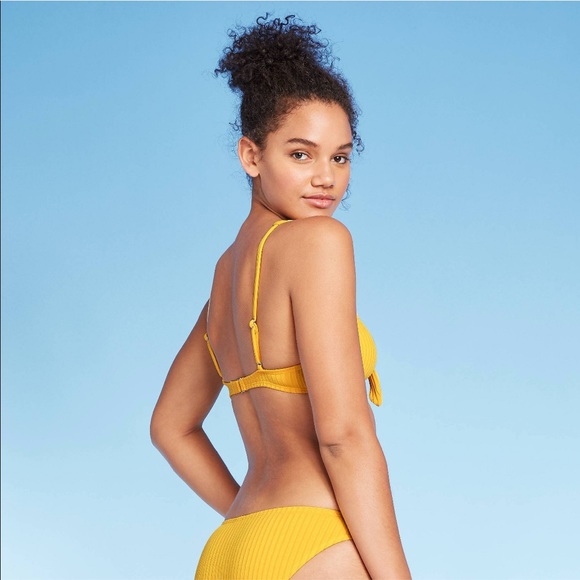 Yellow bikini - Picture 2 of 4